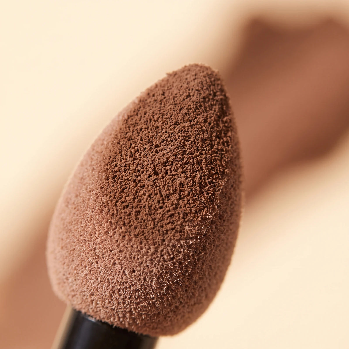 Poudre à sourcils imperméable et effet naturel, Applicateur éponge doux