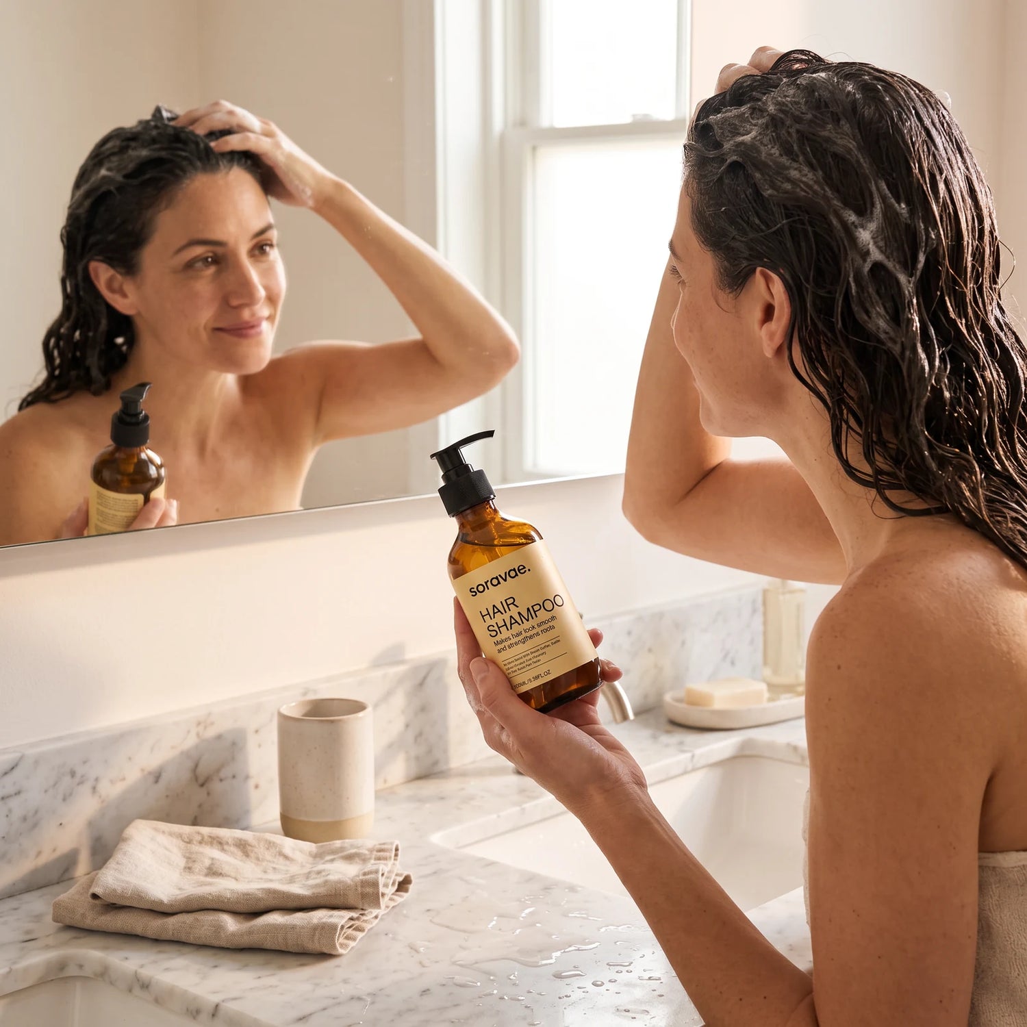 Shampooing Botanique Fortifiant au Café Vert & Romarin — lifestyle 1