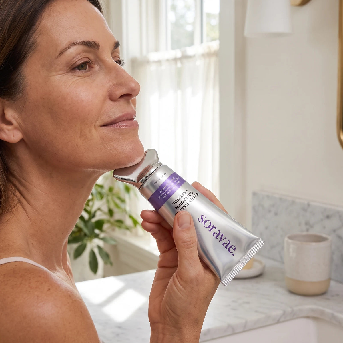 Crème Liftante au Collagène et Rétinol avec Applicateur Gua Sha, style de vie 1